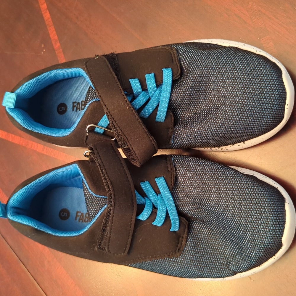 Fabkids Black and Blue Velcro Sneakers with Elastic Laces Boy Shoes Size 5